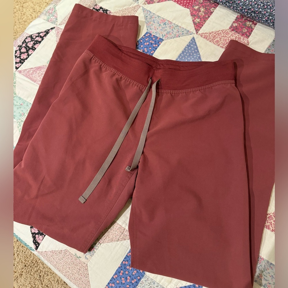 FIGS Scrubs Livingston Pant, Size XS, Mauve